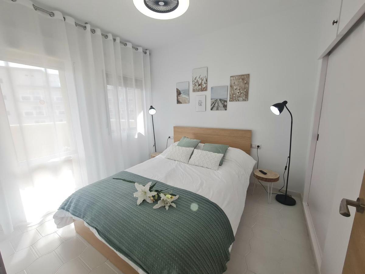 Precioso Apartamento Con Piscinas Y Vistas Al Mar. Benalmadena Bagian luar foto