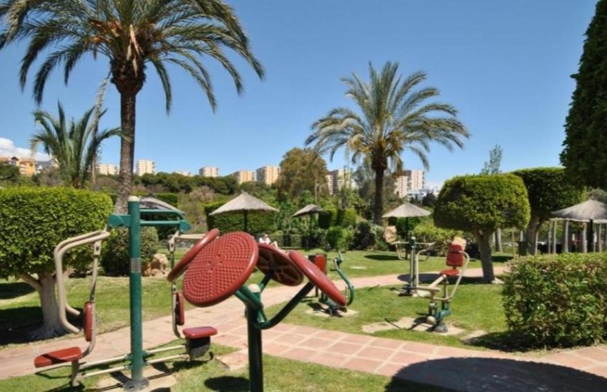 Precioso Apartamento Con Piscinas Y Vistas Al Mar. Benalmadena Bagian luar foto
