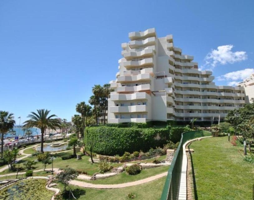 Precioso Apartamento Con Piscinas Y Vistas Al Mar. Benalmadena Bagian luar foto
