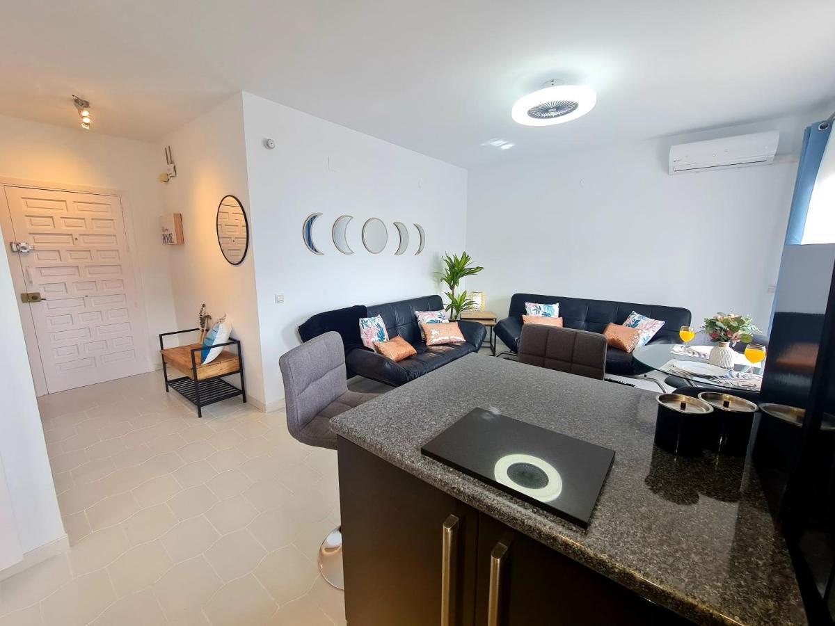 Precioso Apartamento Con Piscinas Y Vistas Al Mar. Benalmadena Bagian luar foto